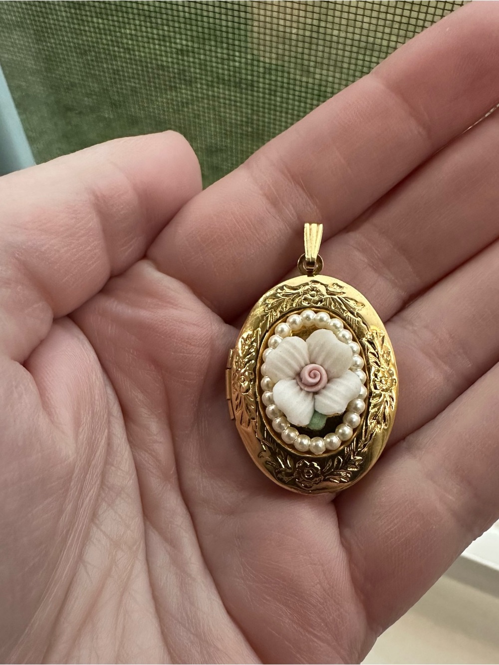 Vintage Gold Toned Avon Locket with 3D Porcelain & Faux Pearls